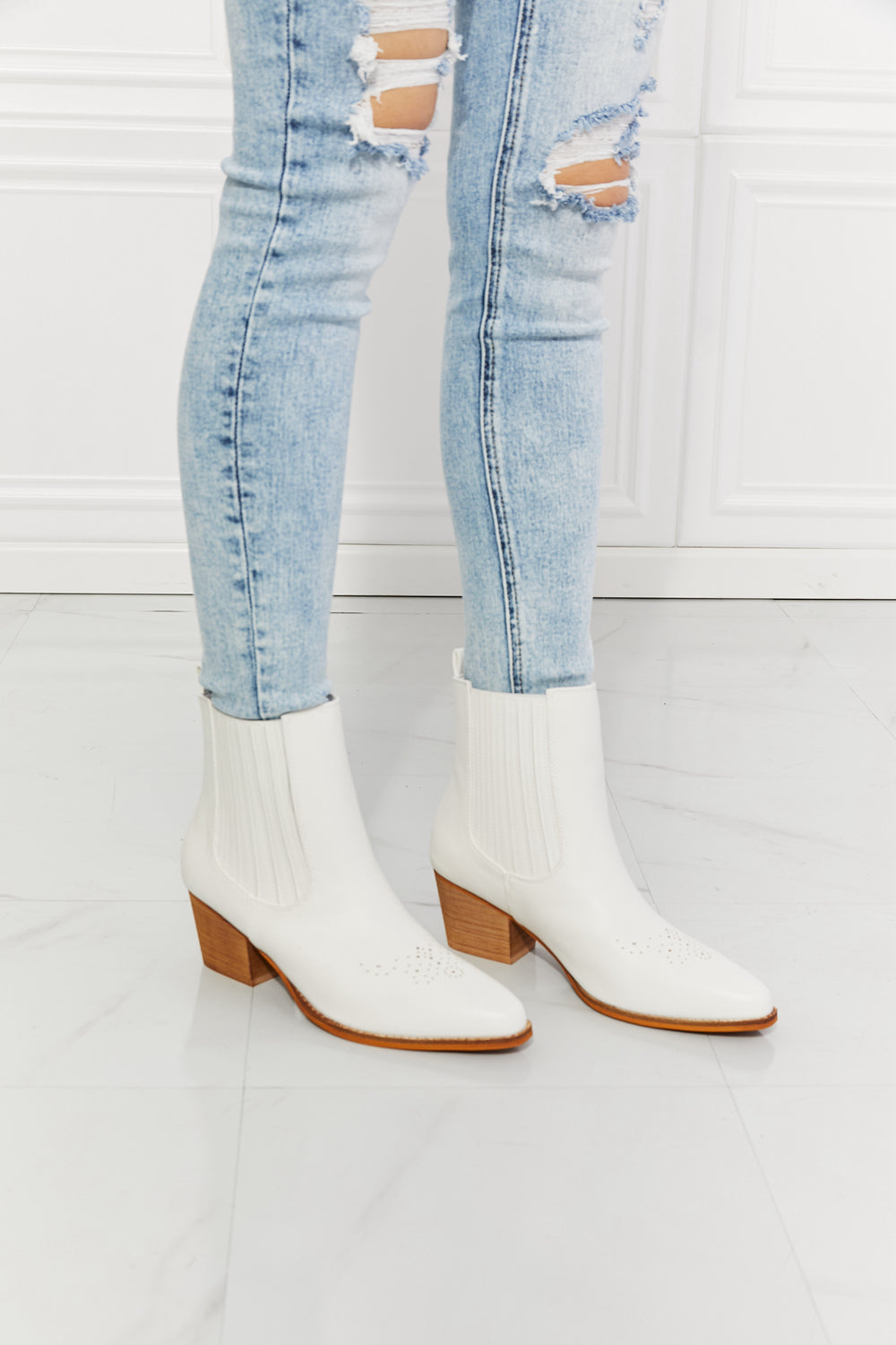 Love the Journey - Stacked Heel Chelsea Boot in White For women